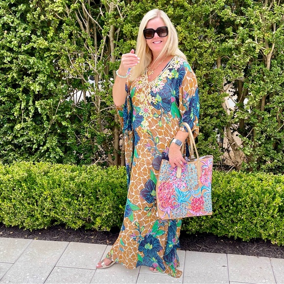 Lilly Pulitzer Gold Flamenco Shopper Tote - Picture 8 of 17